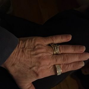 Gold plated band with 3 rows crystal